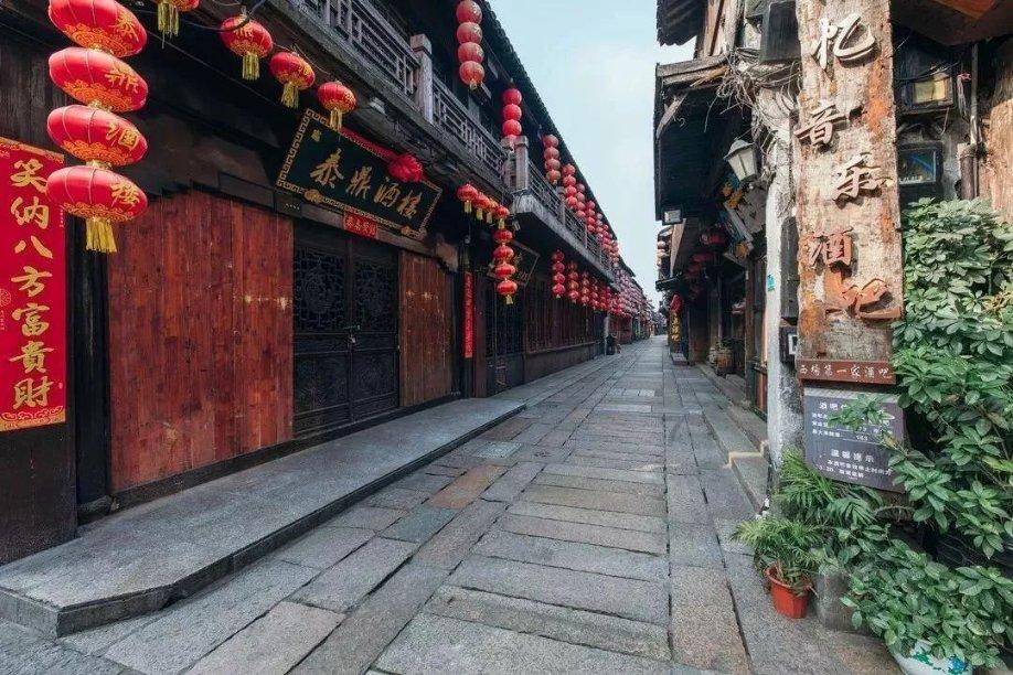 为拼业绩随身携带保健品 没想到肤黄眼黄 进了医院
