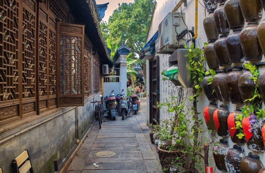 哈尔滨一男子自制迷你冰雕免费送出:平均一天送200个,本地人也可以拿